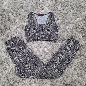 AQ-SPORT 2 Piece Animal Print Athletic Set Size Medium